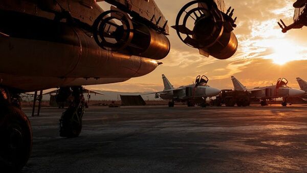 Grupo aéreo russo na base de Hmeymim, na Síria - Sputnik Brasil