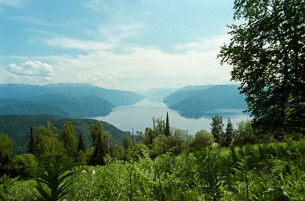 Lago Teletskoye na Reserva Estadual da região de Altai, Rússia - Sputnik Brasil