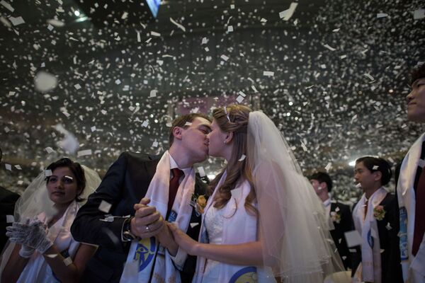 Coreia do Sul celebra quatro mil casamentos simultâneos - Sputnik Brasil
