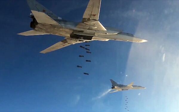 Um bombardeiro estratégico Tu-22, da Força Aeroespacial da Rússia, durante a operação na Síria - Sputnik Brasil