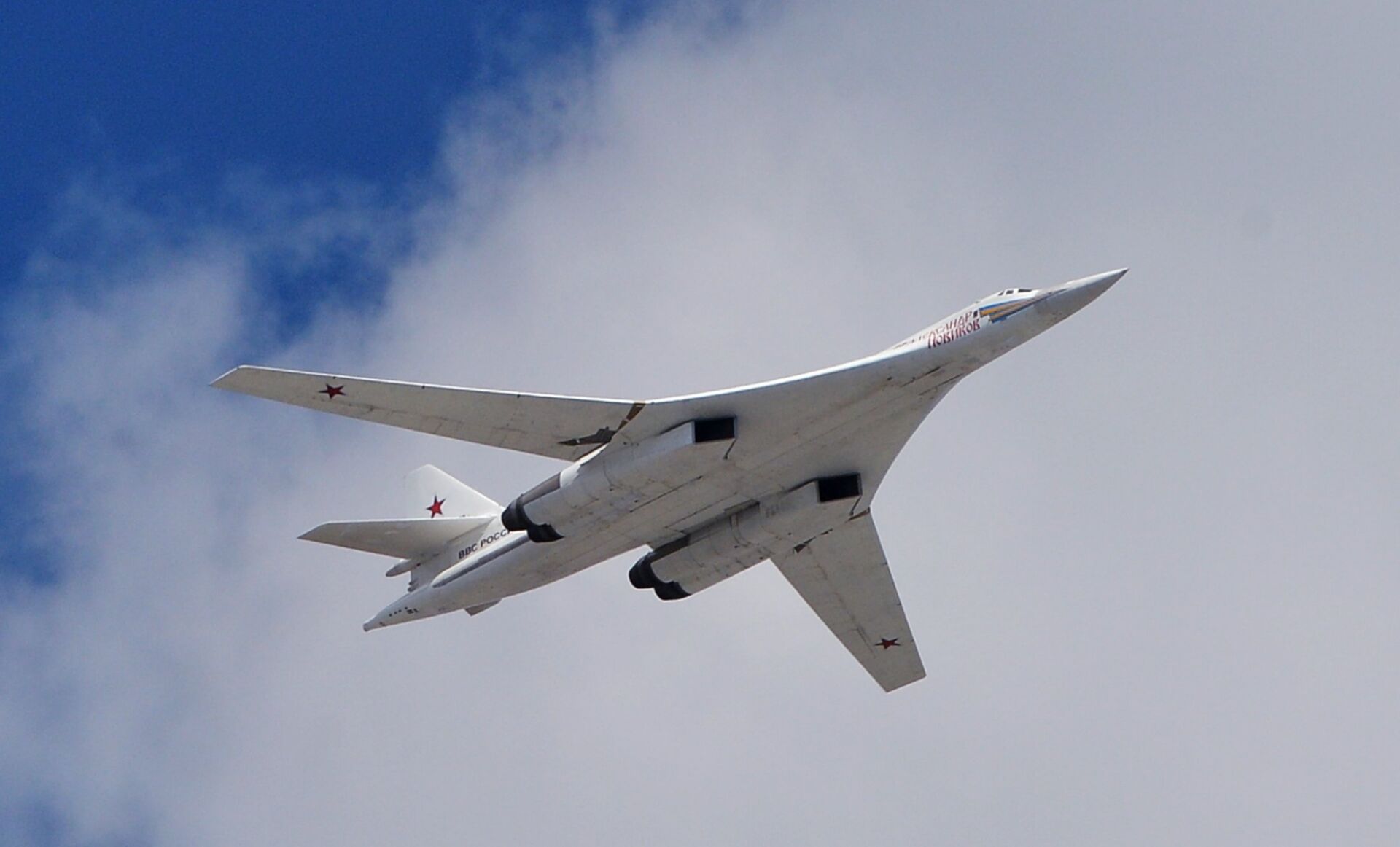 Pintar bombardeiros estratégicos russos Tu-160 de cor branca para quê? Desenvolvedor explica - Sputnik Brasil, 1920, 20.02.2021
