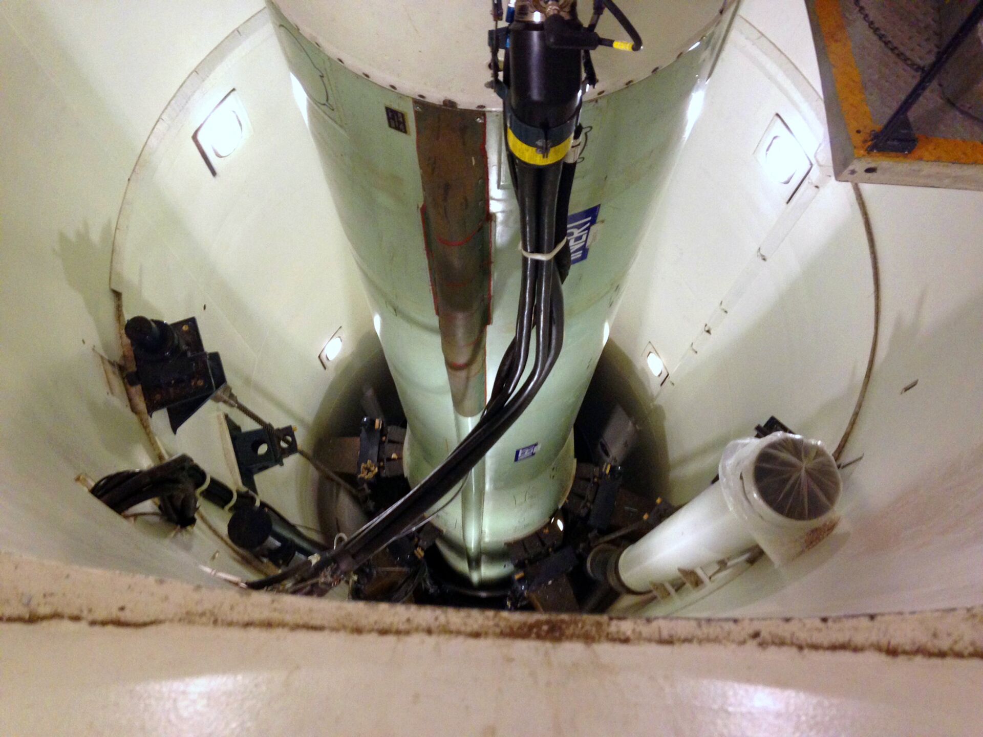 Maquete de míssil nuclear Minuteman III usado para treinamento de equipes de manutenção de mísseis é visto na base da Força Aérea F. E. Warren, Wyo. ( foto de arquivo) - Sputnik Brasil, 1920, 10.12.2021