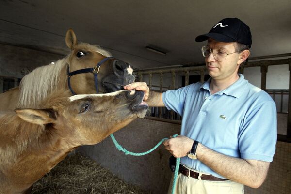 Prometea, primeiro cavalo clonado junto com o cientista italiano Cesare Galli - Sputnik Brasil