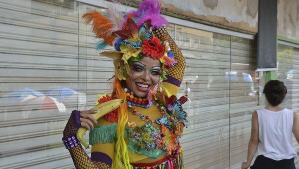 24/01/2016- Brasília- DF, Brasil- Grupo de Percussão, Maria Vaicasoutras, aquece os brasilienses para o carnaval. - Sputnik Brasil