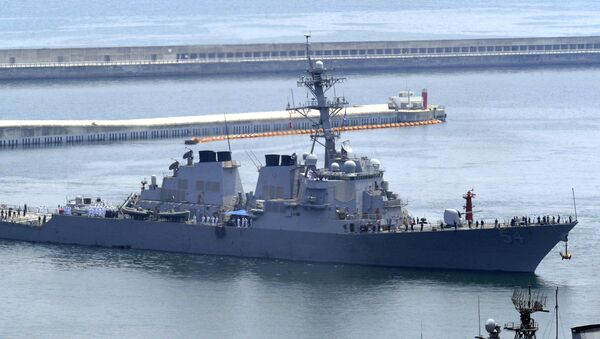 O destróier USS Curtis Wilbur, da Marinha dos EUA, no porto de Busan (Coreia do Sul) em 2010 - Sputnik Brasil