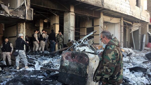 Cenário de destruição após ataque terrorista no distrito xiita de Sayyidah Zaynab, em Damasco - Sputnik Brasil