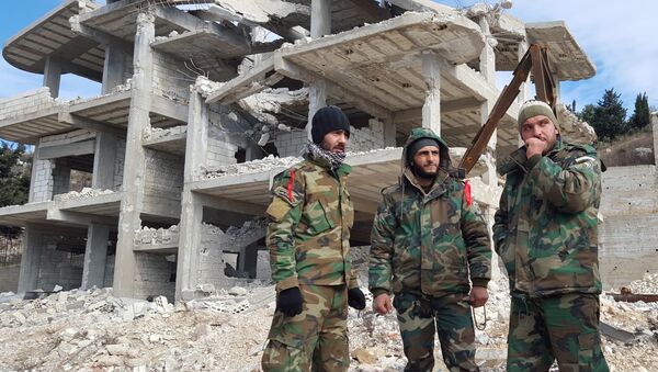 Agentes das forças pró-governamentais sírias na cidade de Rabia, na província síria de Latakia, Síria, 27 de janeiro de 2016 - Sputnik Brasil