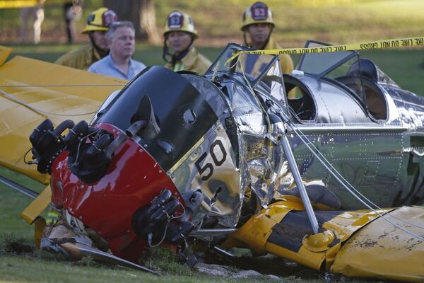 Harrison Ford se fere em acidente de avião - Sputnik Brasil