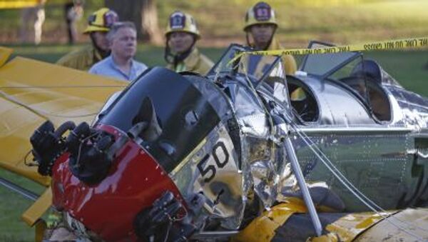 Harrison Ford se fere em acidente de avião - Sputnik Brasil