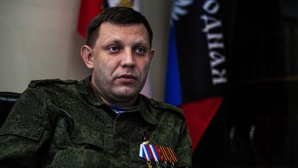 Alexander Zakharchenko, head of the self-proclaimed Donetsk People's Republic (DNR), speaks during an interview at his office in the eastern Ukrainian city of Donetsk on April 8, 2015 - Sputnik Brasil