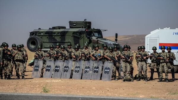 Soldados turcos perto da fronteira sírio-turca, Sanliurfa, Turquia - Sputnik Brasil
