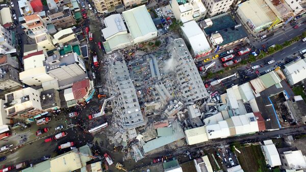O local depois de um forte terremoto que atingiu Tainan, sul de Taiwan, 06 de fevereiro de 2016 - Sputnik Brasil