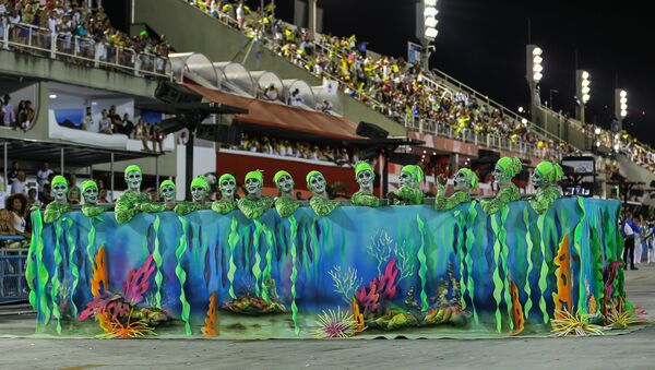 Comissão de frente da Acadêmicos do Cubango, da Série A do Carnaval Carioca, na Marquês de Sapucaí, em 6 de fevereiro de 2016 - Sputnik Brasil