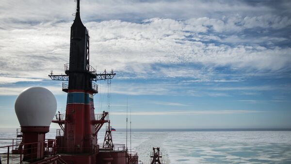 O quebra-gelos russo Yamal durante a expedição Kara Zima 2015, no mar de Kara - Sputnik Brasil