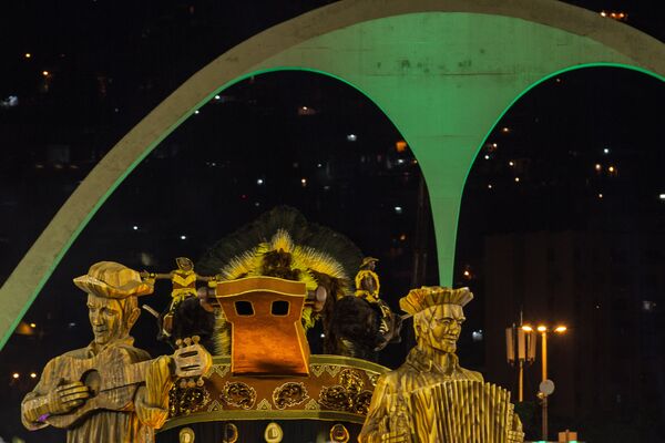 Passarela do samba iluminada no desfile da Imperatriz - Sputnik Brasil
