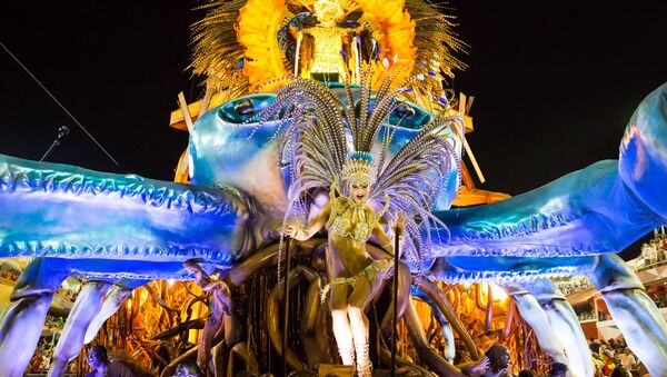 Carro alegórico da Vila Isabel no Carnaval 2016 - Sputnik Brasil