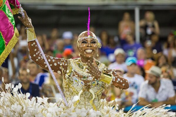 Desfile da Mangueira no Carnaval 2016 - Sputnik Brasil