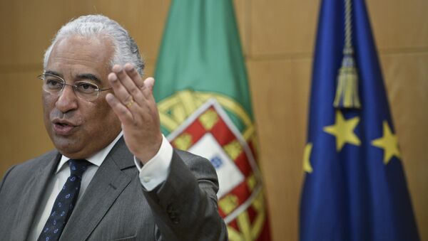 Primeiro-ministro de Portugal, António Costa, durante a assinatura de um acordo com a transportadora aérea TAP, em 6 de fevereiro de 2016 - Sputnik Brasil