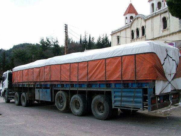 Caminhão que transportou a ajuda humanitária russa à cidade de Kessab - Sputnik Brasil