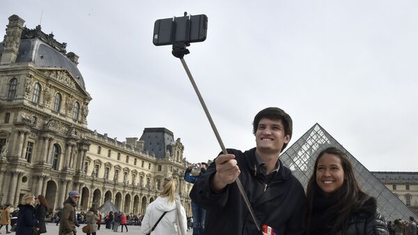 Selfie em Paris - Sputnik Brasil