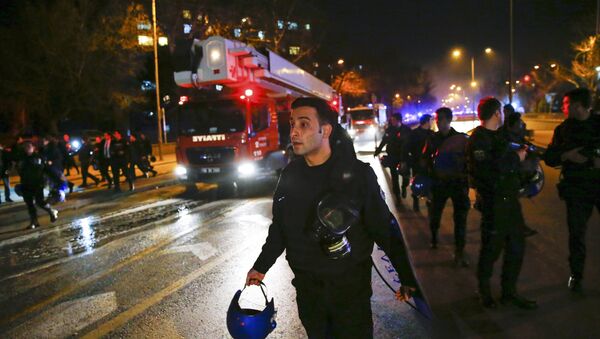 Cars of emergency services arrive after an explosion in Ankara, Turkey - Sputnik Brasil