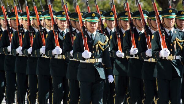Guarda de honra da Força de Autodefesa do Japão participa da cerimônia de bem-vindo do ministro da Defesa tcheco, Martin Stropnicky, Tóquio, Japão, 4 de dezembro de 2015 - Sputnik Brasil