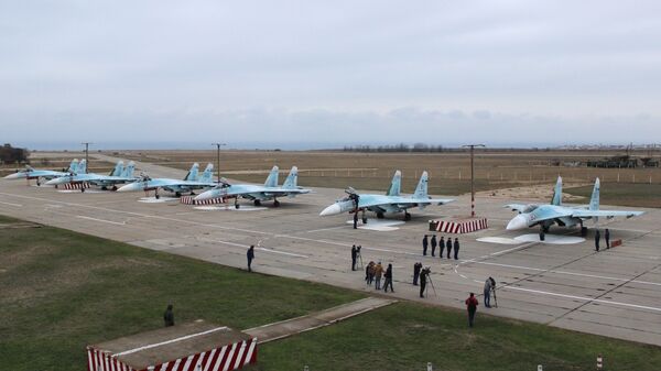 Aviões Su-27 no aeródromo Belbek na Crimeia, Rússia - Sputnik Brasil