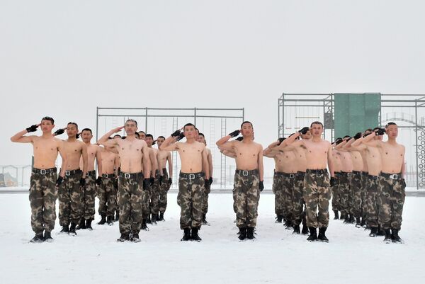 Paralimitares treinam no inverno em Kashgar - Sputnik Brasil