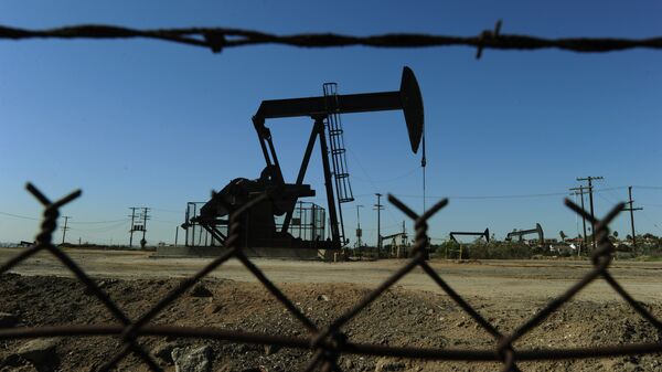 Poço de petróleo nos arredores de Los Angeles - Sputnik Brasil