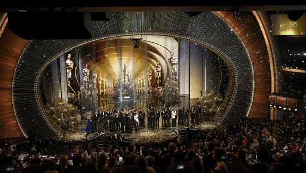 Vencedores do Oscar 2016 sobem ao palco no final da cerimônia de premiação - Sputnik Brasil