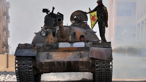 Soldados das Unidades de Proteção Popular curdas (YPG) no Curdistão Sírio - Sputnik Brasil