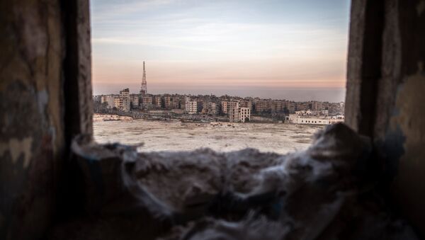 Cidade de Aleppo vista de um prédio arruinado - Sputnik Brasil