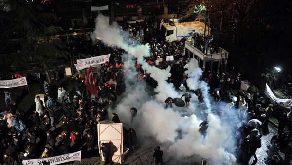 Polícia turca invade redação do jornal de oposição Zaman - Sputnik Brasil