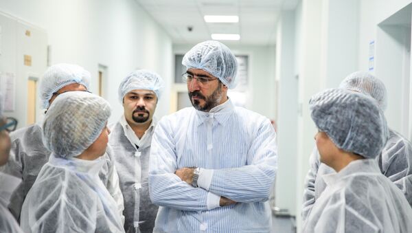 Farmacêuticos russos e iranianos - Sputnik Brasil