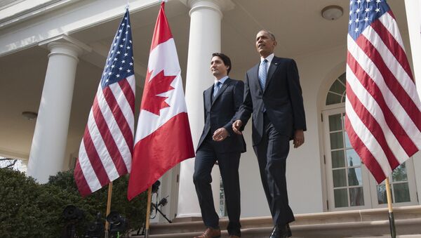 O primeiro-ministro canadense, Justin Trudeau, em encontro com o presidente dos EUA, Barack Obama, na Casa Branca - Sputnik Brasil