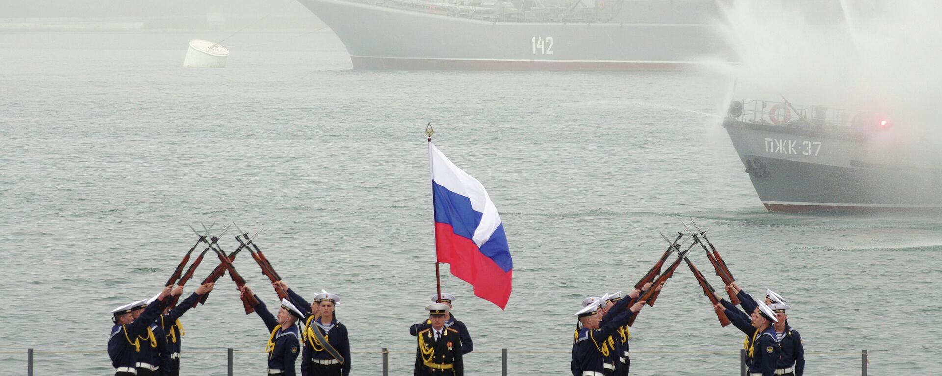 Efetivos da Marinha russa durante celebração do aniversário da Frota do Mar Negro em Sevastopol. - Sputnik Brasil, 1920, 24.02.2022