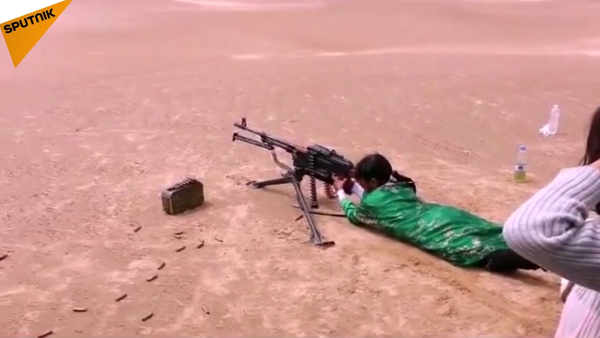 Little Girls in Yemen Learn How to Use Heavy Machineguns - Sputnik Brasil