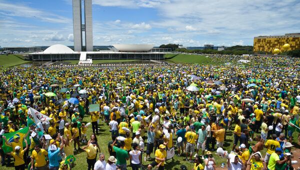Em Brasília, manifestantes se reúnem em frente ao Congresso Nacional - Sputnik Brasil