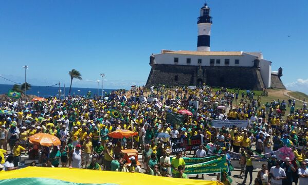 Em Salvador, houve concentração de manifestantes no Farol da Barra no protesto contra a presidente do Brasil, Dilma Rousseff - Sputnik Brasil