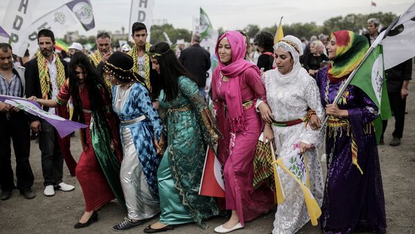 Mulheres muçulmanas dançam em Istambul, Turquia, 30 de maio de 2015 - Sputnik Brasil