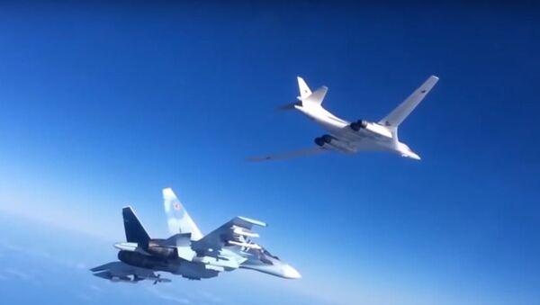 Aviões russos realizam uma operação no céu da Síria - Sputnik Brasil