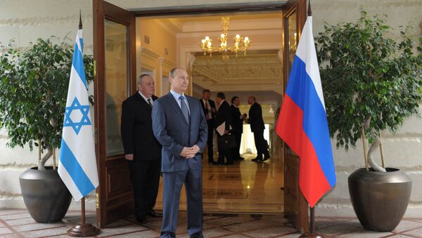 Presidente russo Vladimir Putin antes da reunião com o primeiro-ministro de Israel Bejamin Netanyahu na sua residência em Sochi, Rússia, maio de 2013 - Sputnik Brasil