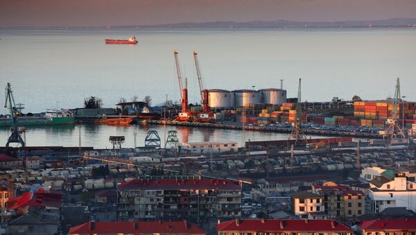 Porto com terminal petrolífero em Batumi, na Geórgia - Sputnik Brasil
