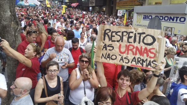 Porto Alegre - Manifestantes vão às ruas em ato contra o impeachment - Sputnik Brasil