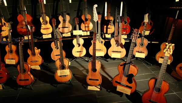 Há pessoas que colecionam violões de 7 cordas - Sputnik Brasil
