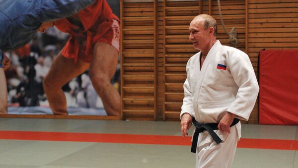 Vladimir Putin, presidente da Rússia, luta judô - Sputnik Brasil