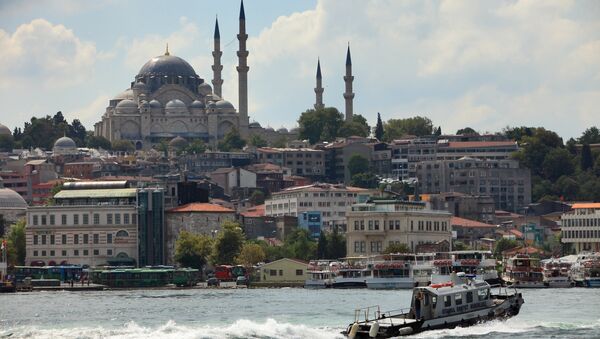 Vista da Mesquita Azul no Estreito de Bósforo, em Istambul - Sputnik Brasil