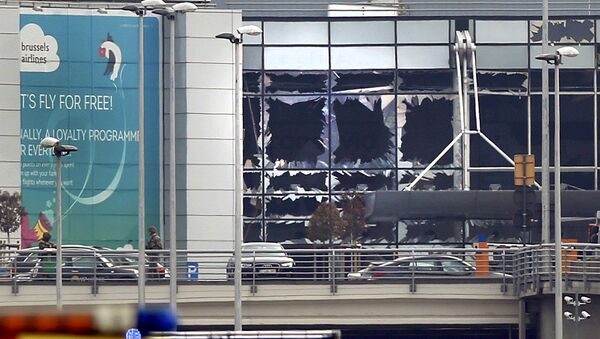 Explosões atingem aeroporto de Bruxelas, 22 de março 2016 - Sputnik Brasil