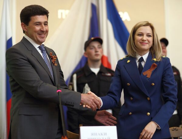 A promotora da Crimeia Natalia Poklonskaya durante a cerimônia de juramento - Sputnik Brasil