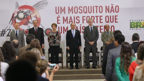 Dilma Rousseff participa da cerimônia de lançamento do Plano Nacional de Enfrentamento ao Aedes e à Microcefalia - Sputnik Brasil